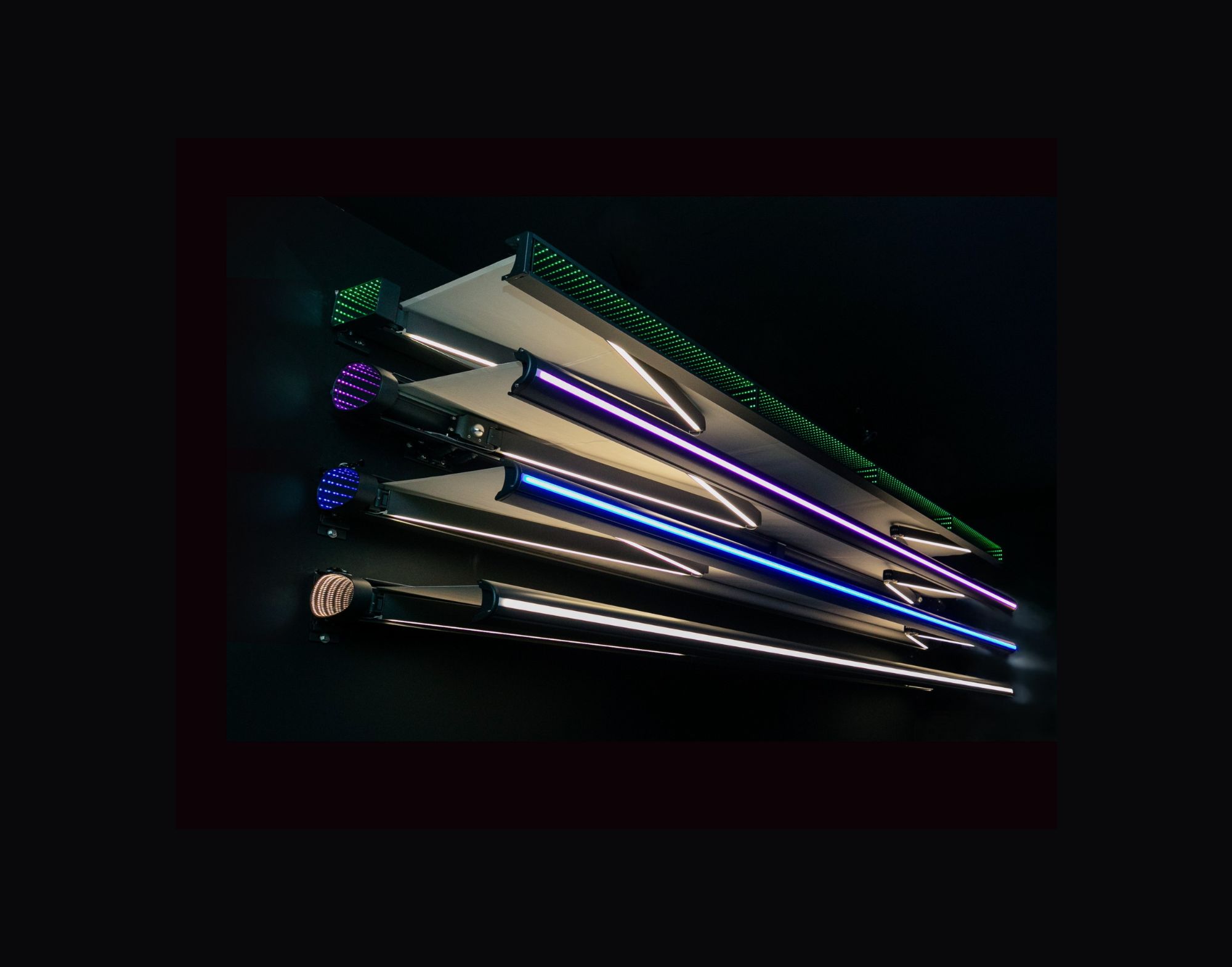 Le tende da sole Sidera si illuminano di notte.